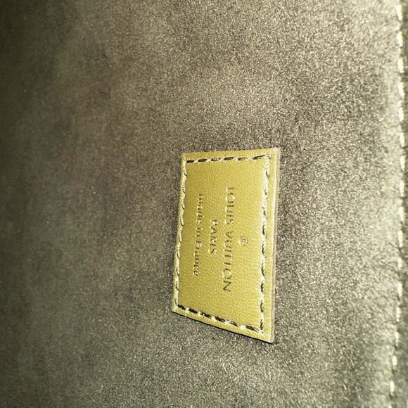 Louis Vuitton Coussin MM - Picture 4 of 16